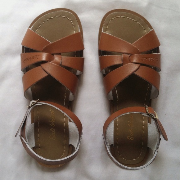 Unworn, tan Saltwater Sandals