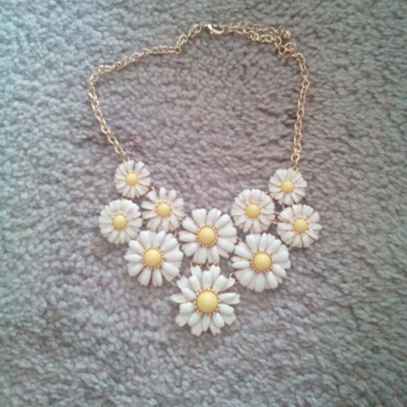 White and yellow bib necklace