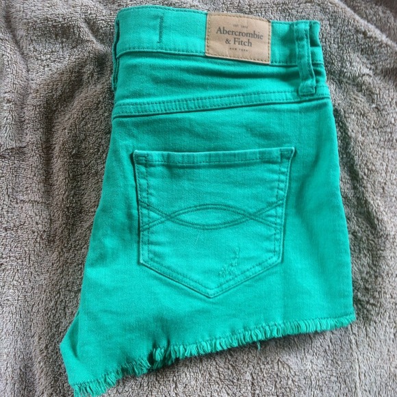 Abercrombie and Fitch high waist green shorts 00