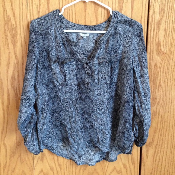 Urban Outfitters b&w paisley pattern blouse