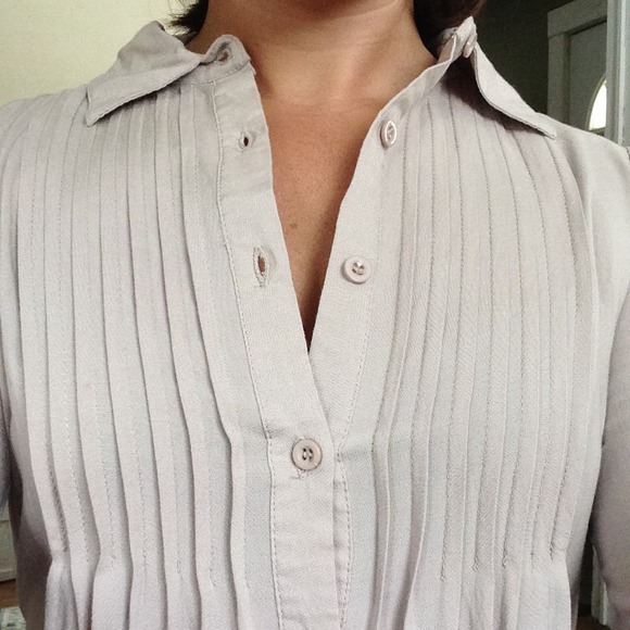 ✖️SOLD✖️ Taupe Button Up Tunic Blouse - Picture 3 of 3