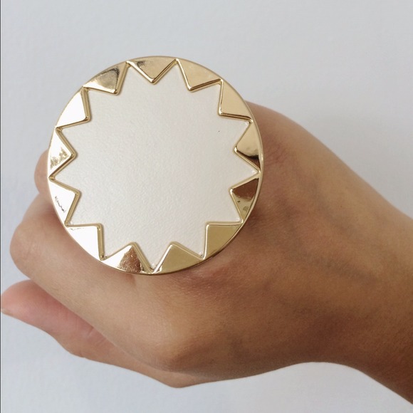 ❌SOLD in bundle❌✨House of Harlow 1960✨ Ring - Picture 2 of 4