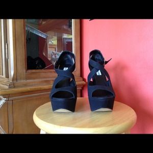 Black Steve Madden wedges