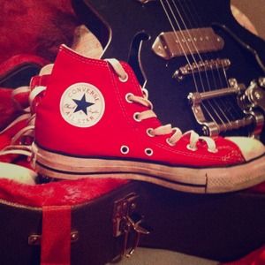 💔💋CHERRY RED HIGH TOP CONVERSE