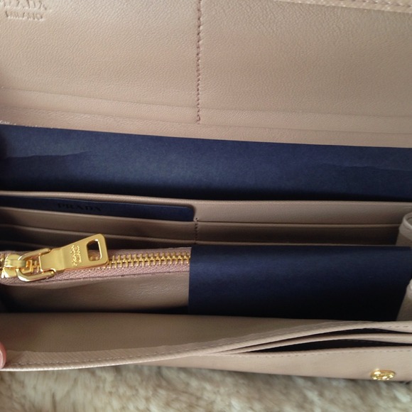 AUTHENTIC PRADA Wallet - Picture 2 of 4