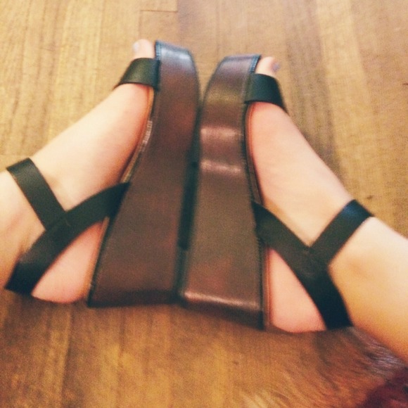 ❌On Hold❌ Black and Wood Flatform Sandals