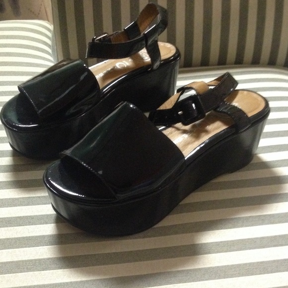 🚫SOLD🚫Jeffrey Campbell black platform sandals