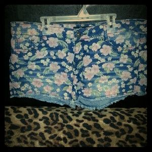 Vintage themed floral shorts