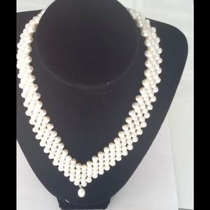 //Host pick//.     Classic  necklace