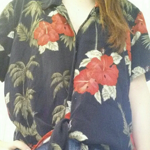 🚫SOLD🚫 Hawaiian tropical vintage button up shirt