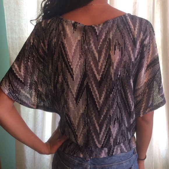 Black and white JCP top with shoulder slits - Picture 2 of 4