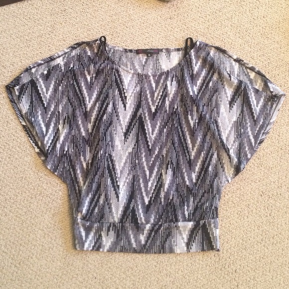 Black and white JCP top with shoulder slits - Picture 4 of 4