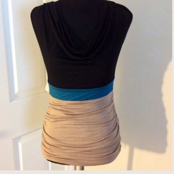 Color Block Top - Picture 2 of 3