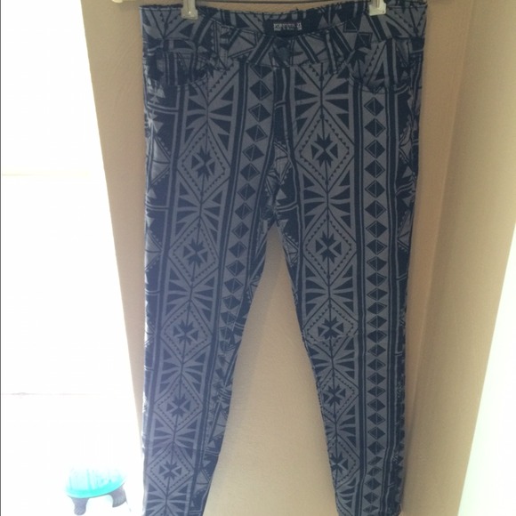 Black and grey designed skinny jeans.