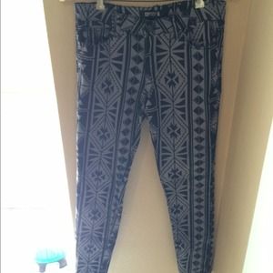 Black and grey designed skinny jeans.