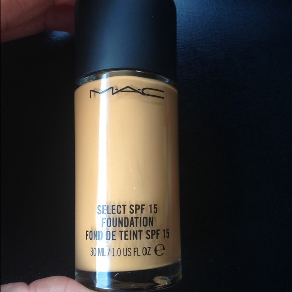 MAC Select SPF 15 Foundation NC45