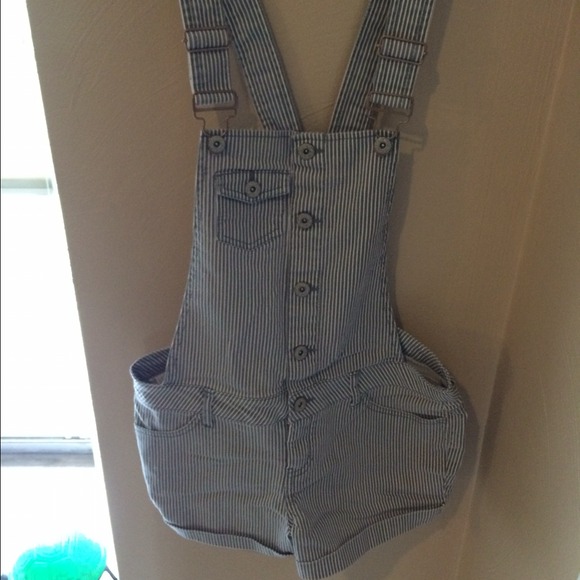Overall shorts
