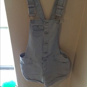 Overall shorts