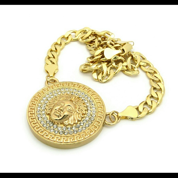 Gold Medusa Head Pendant Chain - Picture 3 of 3