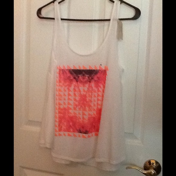 Flowy tank