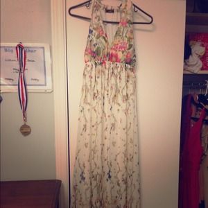 White floral maxi
