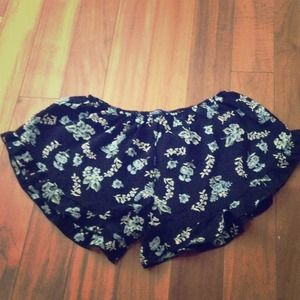 Brandy Melville Vodi Shorts