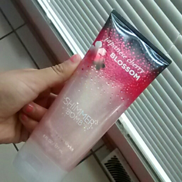 Japanese cherry blossom shimmer bomb