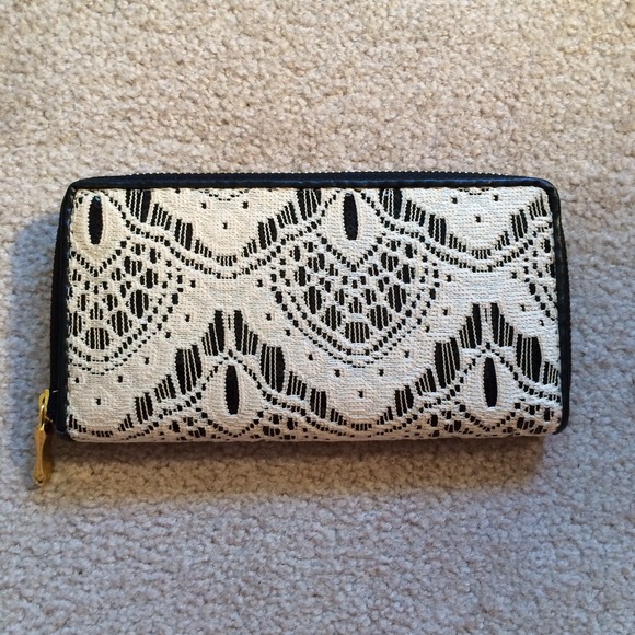 Clutches & Wallets - ❌Bundled❌ White Lace Wallet