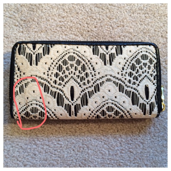 ❌Bundled❌ White Lace Wallet - Picture 2 of 3