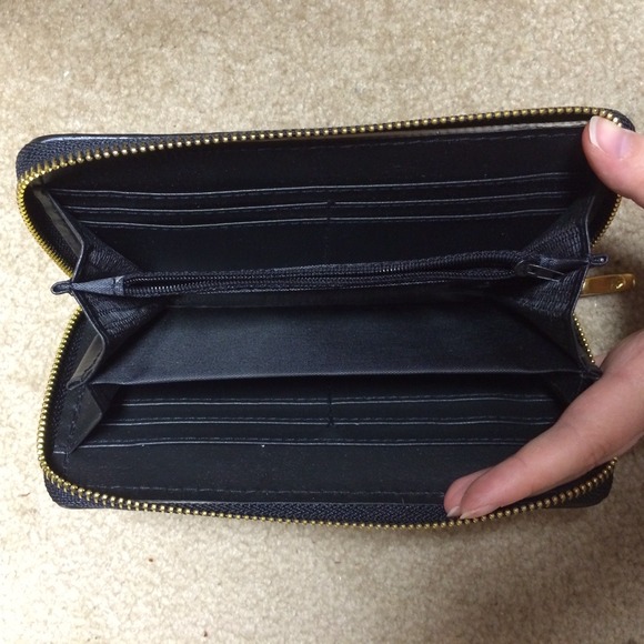 ❌Bundled❌ White Lace Wallet - Picture 3 of 3