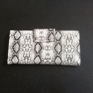 🎉Brand new snake wallet by Terzetto 🎉