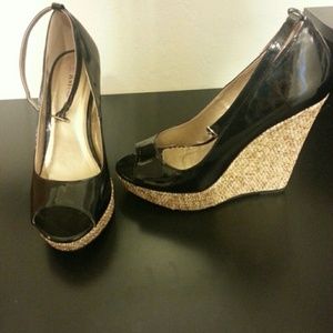 SOLD LOCALLY!!JUST FAB Black Wedges