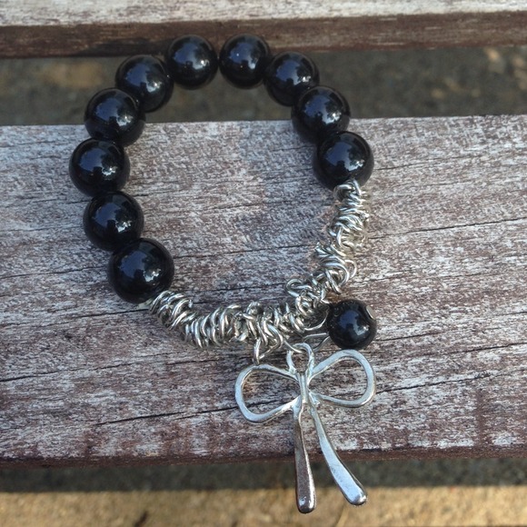 Bow Bracelet❌SOLD❌ - Picture 2 of 2