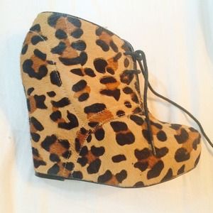 Steven Madden Leopard print booties