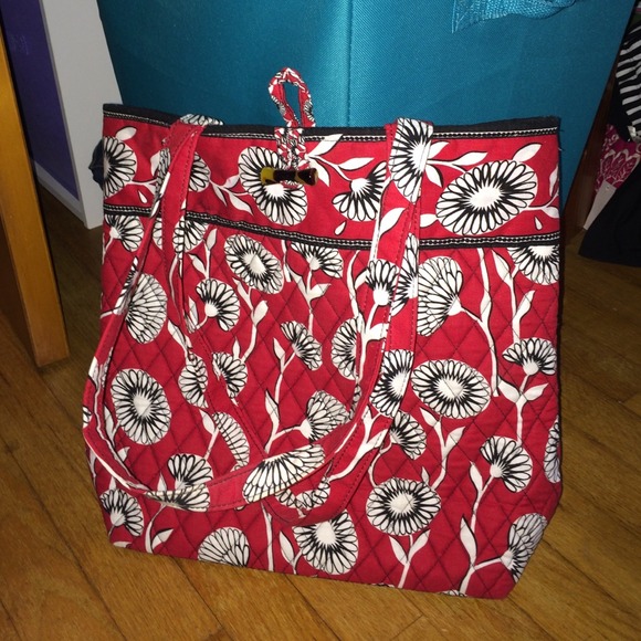 Vera Bradley Tote in Red Deco Daisy