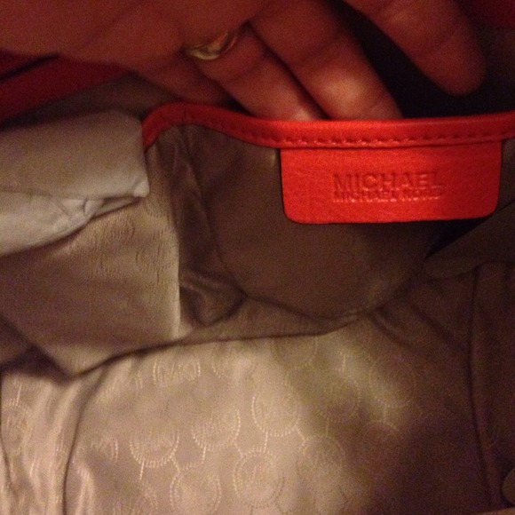 Michael Kors handbag 💯Authentic - Picture 3 of 4