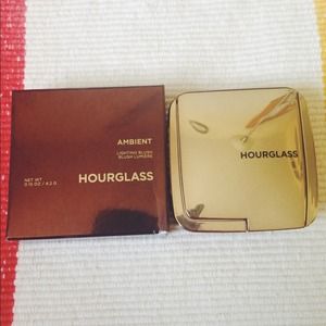 Hourglass Blush in Radiant Magenta