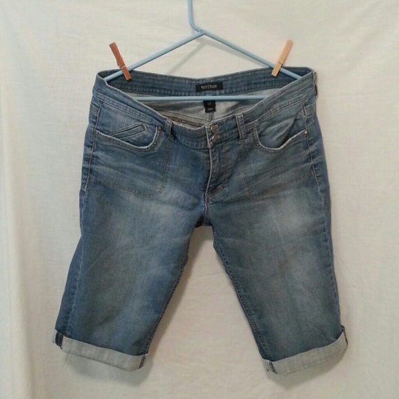 Blue jean shorts/capris to middle of knee