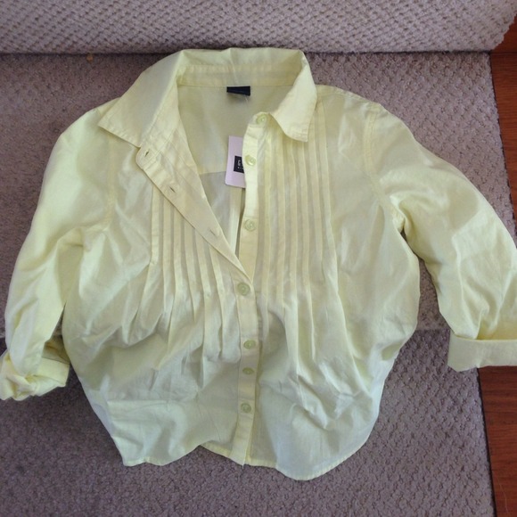 New with tag gap kids shirt in neon yellow
