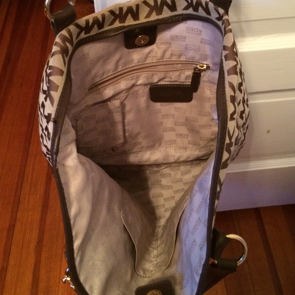 Michael Kors tote - Picture 2 of 3