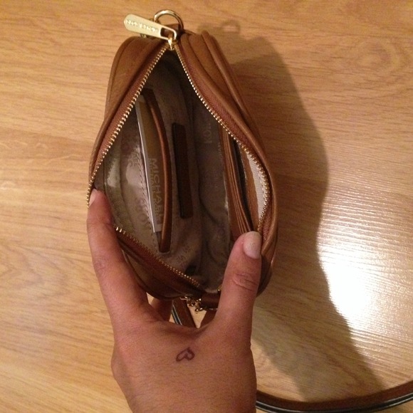 ❌SOLD❌ Michael Kors Cognac Crossbody - Picture 2 of 4