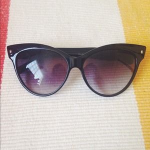 UO cat-eye sunnies