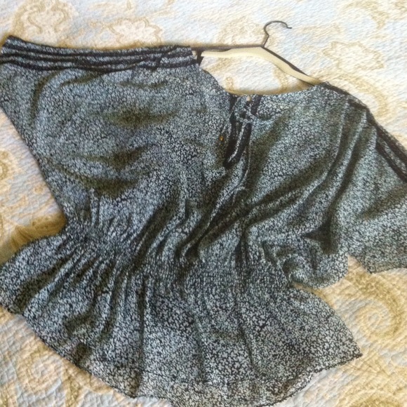 Beautiful chiffon top by Rampage - Picture 2 of 4