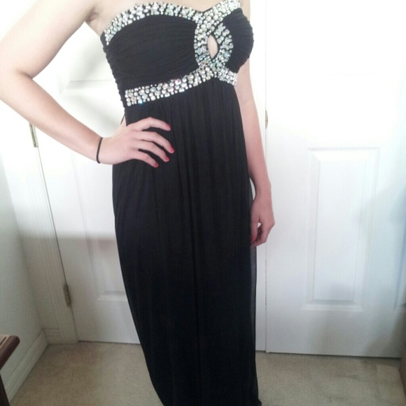 Gorgeous black formal gown; prom, homecoming, etc.