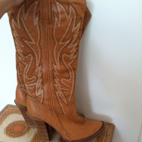 Tall brown heeled cowgirl boots size 9