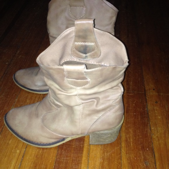 Brown boots used size 8