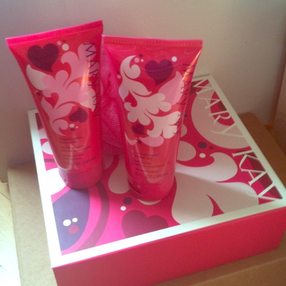 LIMITED EDITION! mary kay romantic petals - Picture 1 of 1