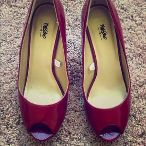 Red patent peep toe pumps - sz 7