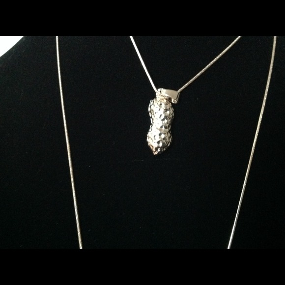 Double strand mouse and peanut necklace - Picture 2 of 2