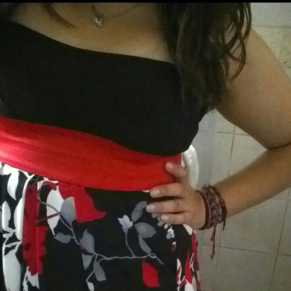 Red black grey and white flower print dress - Picture 3 of 4